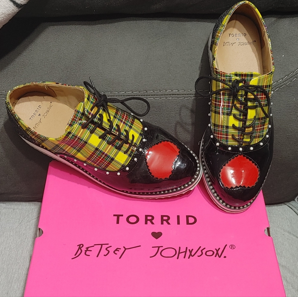 Betsey Johnson x Torrid WW Oxfords